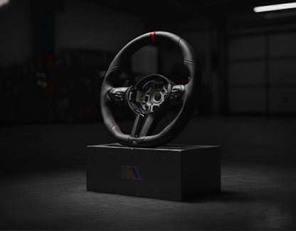 M5-Volant pour BMW M PERFORMANCE cuir perforé + repère central rouge