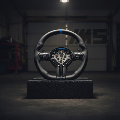 M5-Volant pour BMW M PERFORMANCE cuir perforé + repère central bleu